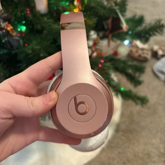Beats Wireless Headphones - Rose Gold